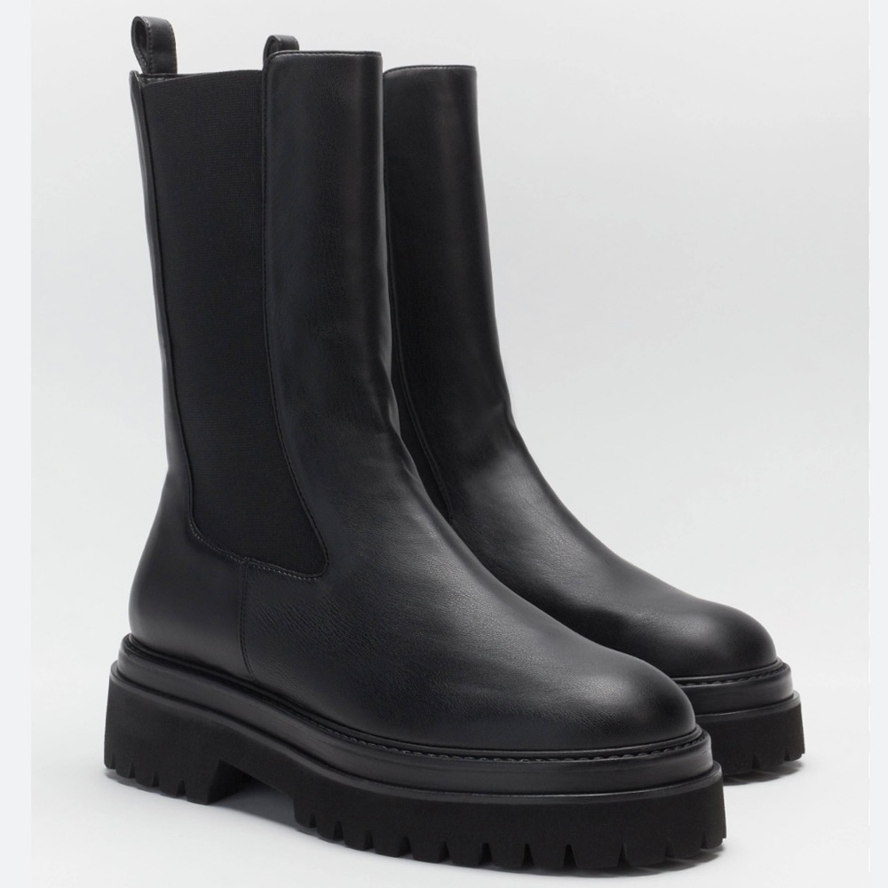 Good American Lug Sole Combat Boots - Black - Size 9 SMALL FIT